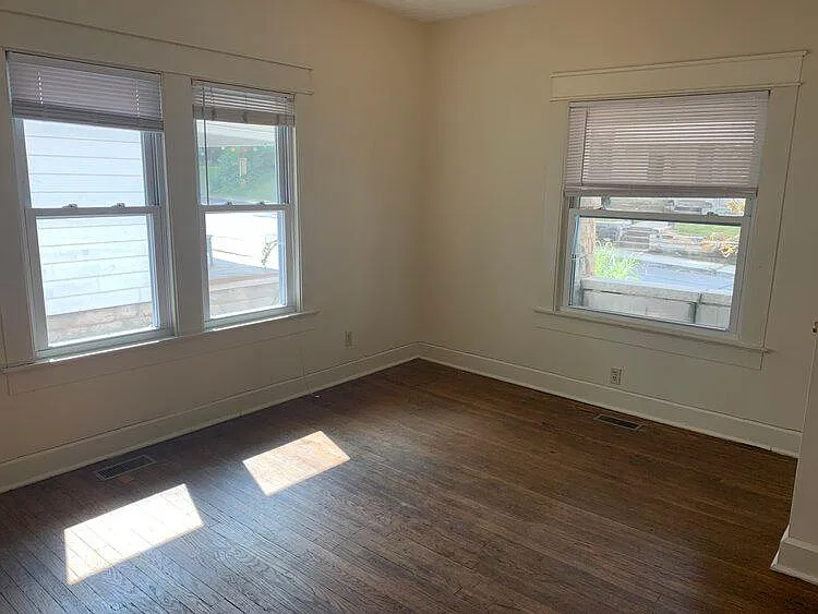 407 E Smith Ave — Photo 5