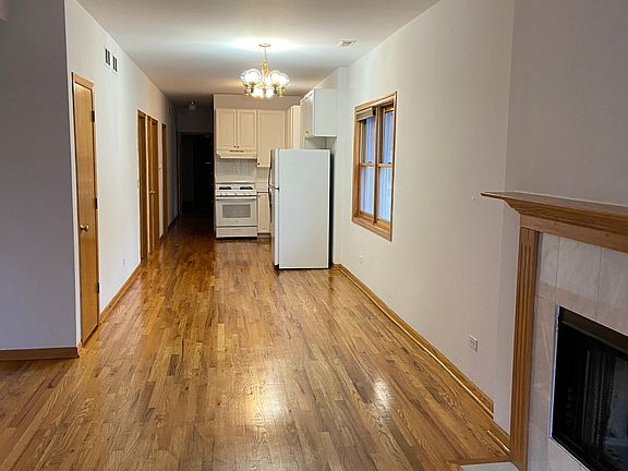 3rd image of 1981 W Evergreen Ave #1F