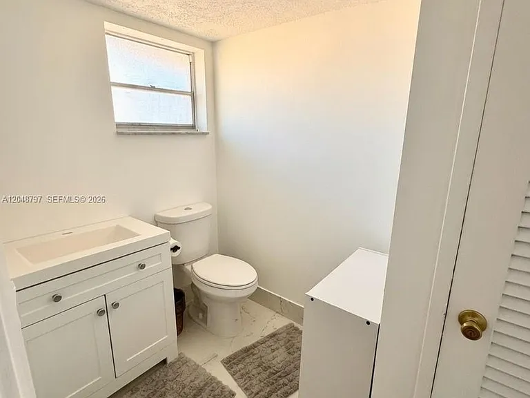 950 Hillcrest Dr #109 — Photo 8