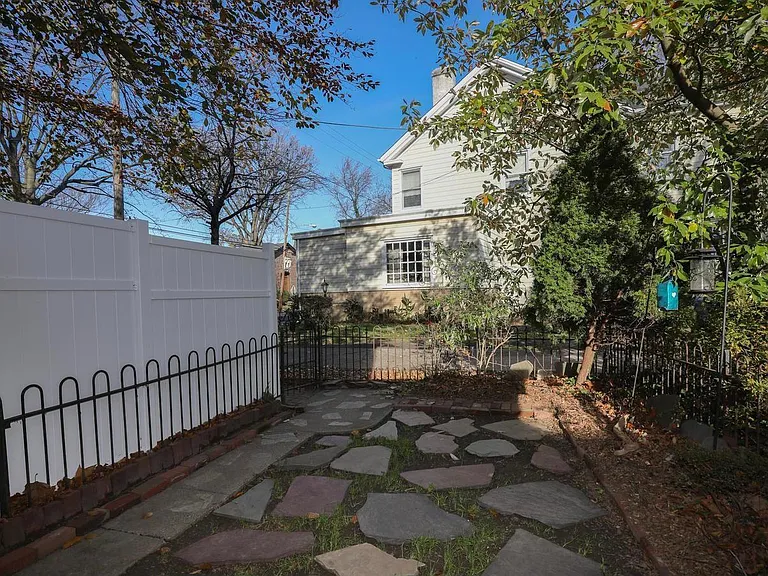 121 Mulberry St — Photo 13