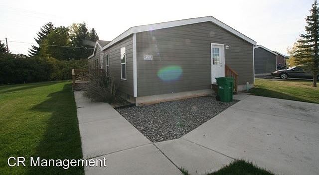 1st image of 200 White Oak Dr