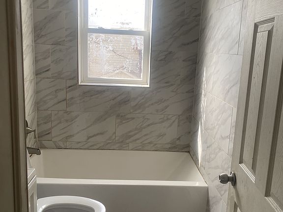 3rd image of 29 Oakwood Ln