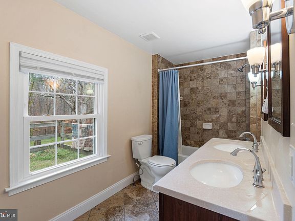 3rd image of 4745 Asdee Ln