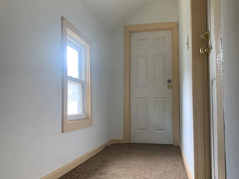 713 Sumner St — Photo 17