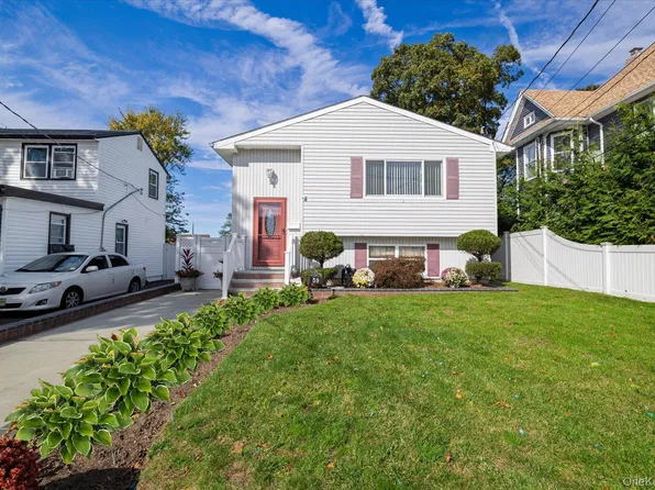 59 Harris Avenue, Freeport, NY 11520