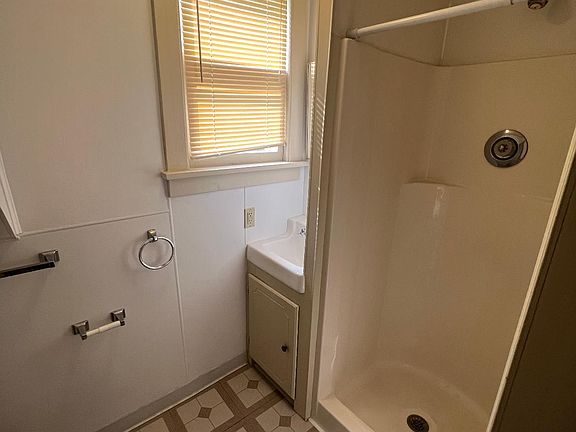 3rd image of 205 E Elm St Floor 2