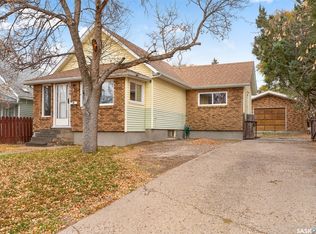926 Montgomery St, Moose Jaw, SK S6H2W8