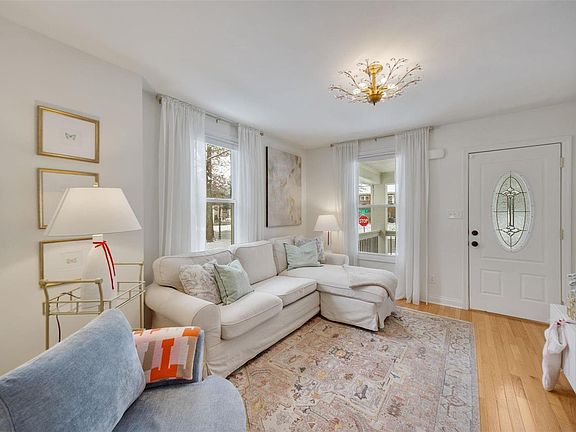 4th image of 2614 Helen Ave