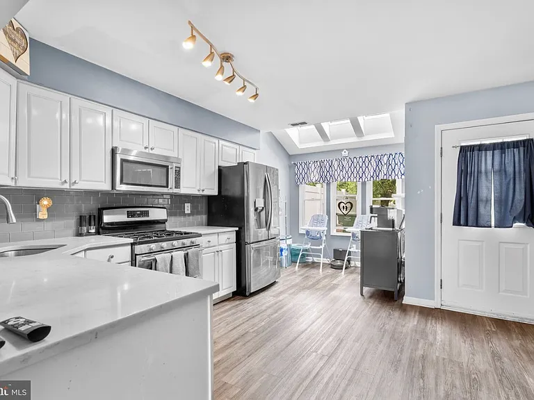 139 Carriage Ln — Photo 8
