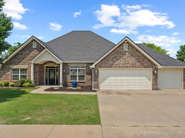 5812 Woodland Rd, Bartlesville, OK 74006