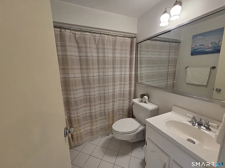 1525 E Putnam Ave #201 — Photo 12