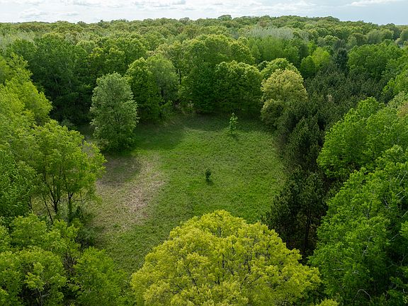 3rd image of 80 E 24th St