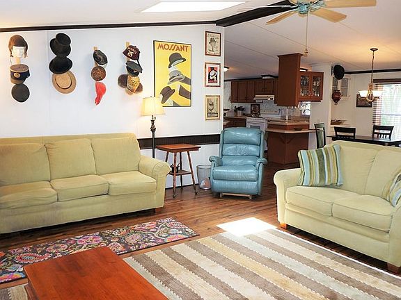 3rd image of 21 Marina Park Dr