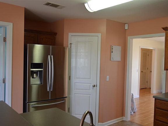 5th image of 169 Knotts Ct