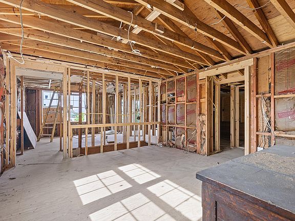 4th image of 504 Gurley St
