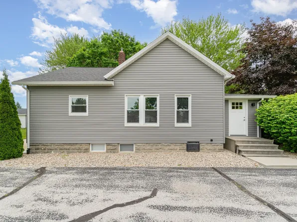 1121 Midland Rd, Bay City, MI 48706