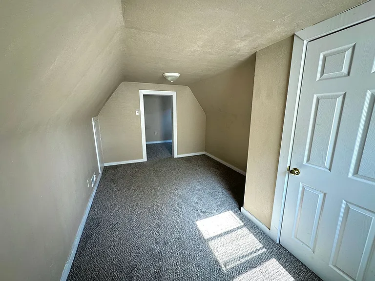 337 N Ellis St — Photo 24