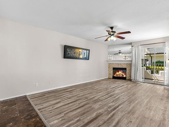 5th image of 27341 Nicole Dr