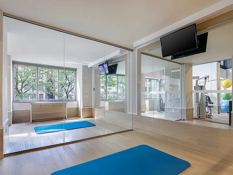 360 W 43rd St #S4D — Photo 13