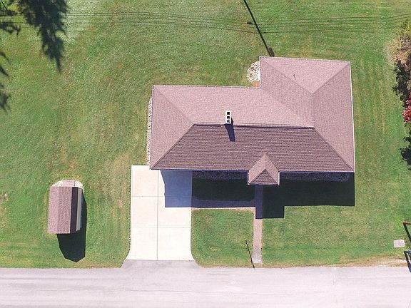 Aerial view house on lot 