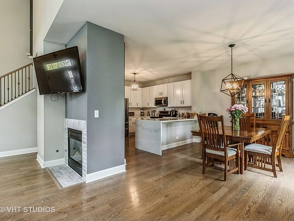 3rd image of 844 Amelia Ct