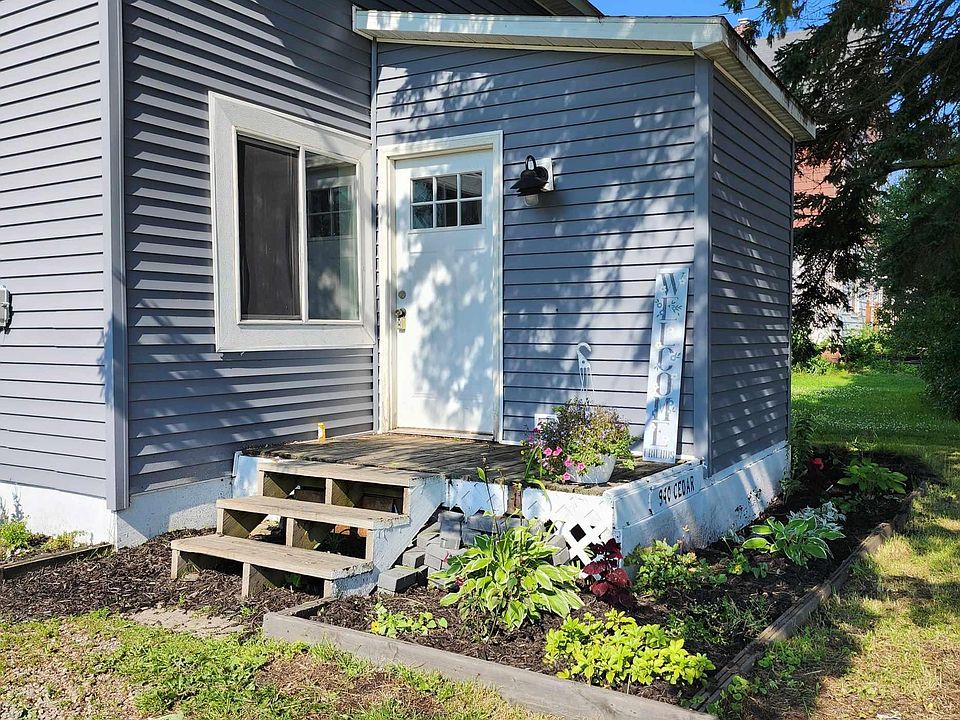 1st image of 940 Cedar St