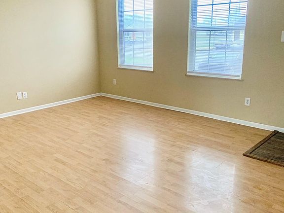 3rd image of 3201 Cave Springs Ave APT B