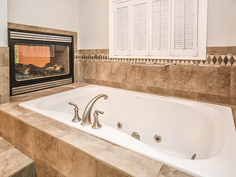 9627 Locust Hill Dr — Photo 19