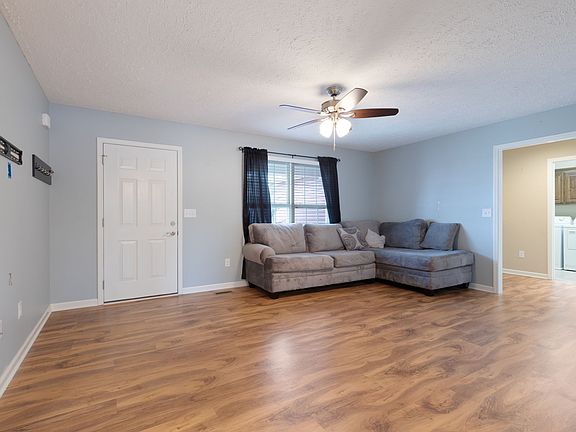 5th image of 111 Stone Hollow Dr
