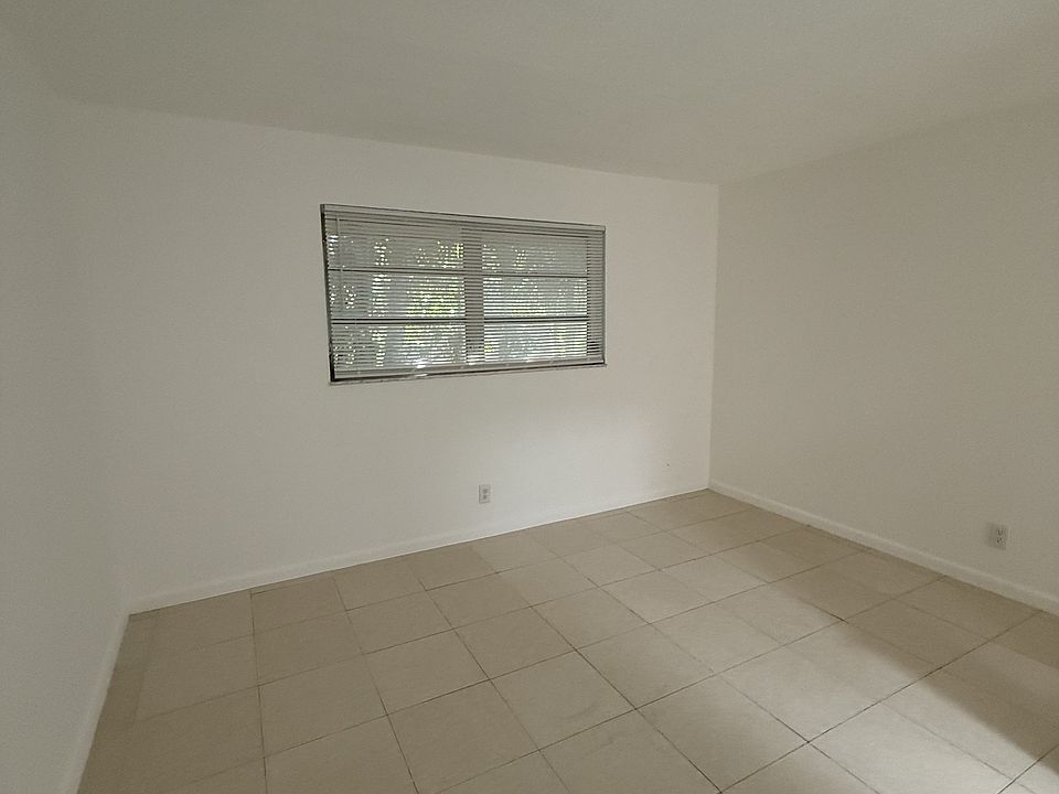 1st image of 807 NW 24th St #9
