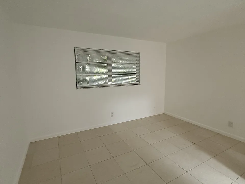 807 NW 24th St #9