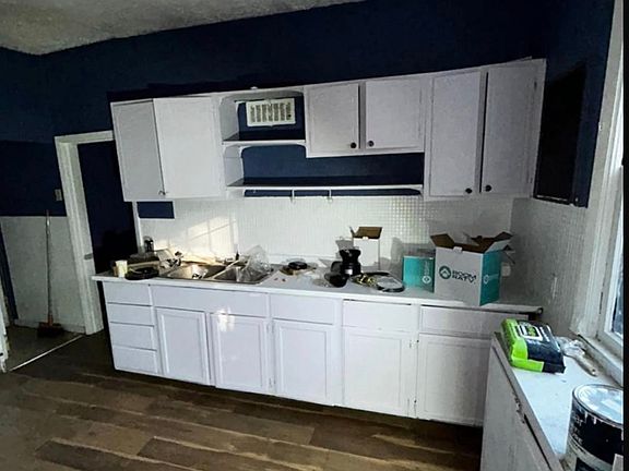 4th image of 2165 Oakdale Ave