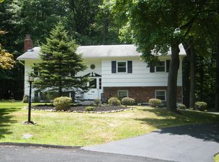 12 Cherry Ln, Pomona, NY 10970