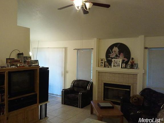 3rd image of 4 Suburban Ct