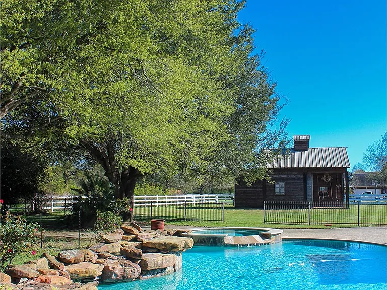 19907 Stone Lake Cir — Photo 39