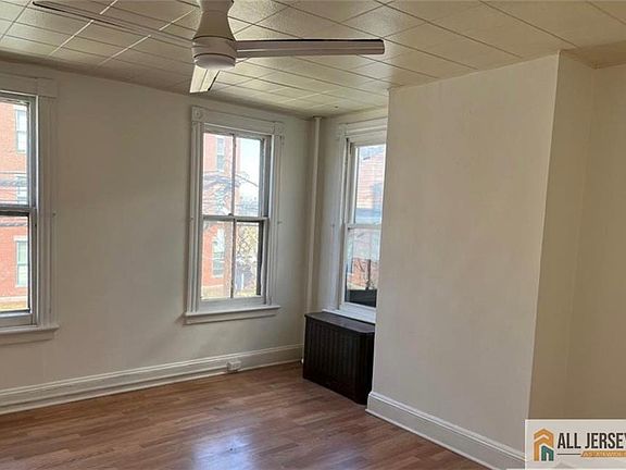 5th image of 224 Somerset St