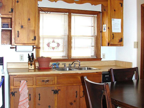 Eat-in Kitchen