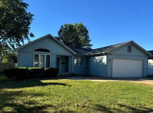 905 W Eads St, Urbana, IL