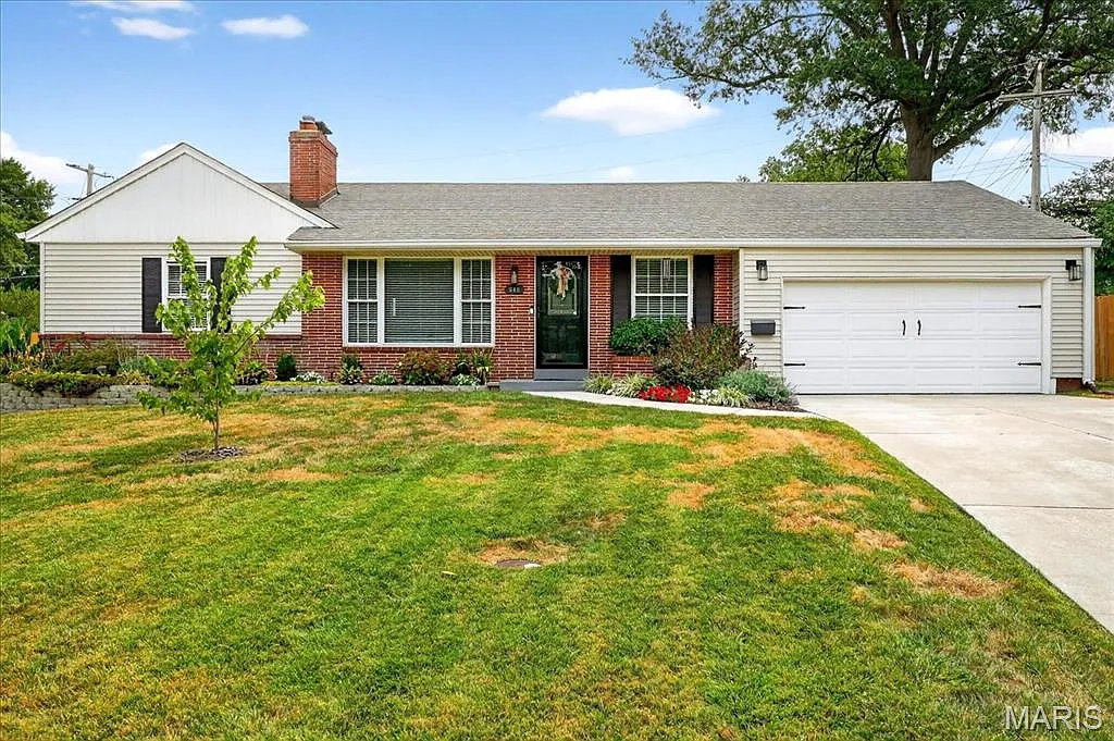 946 Rochdale Dr photo 1