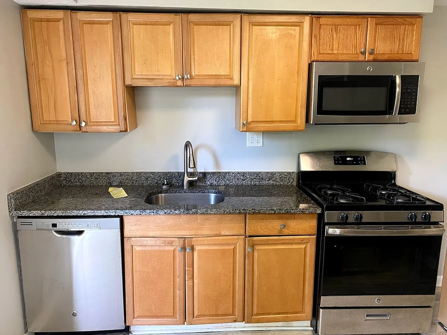 2 BR / 1 Bath Townhome - Swissvale Convenience! — Photo 1