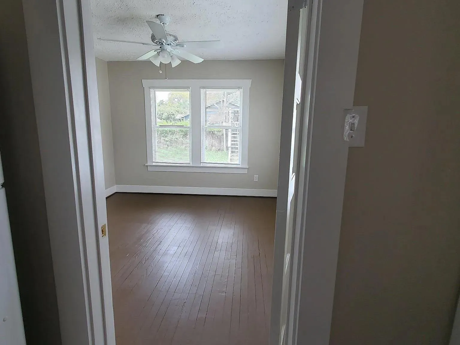 2 bed, 1.0 bath, $1,150 — Photo 2