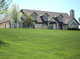4540 S Hillview Dr, New Berlin, WI 53146