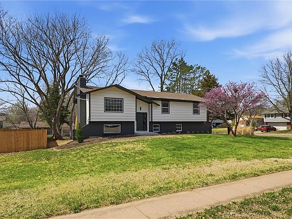 3rd image of 2201 Marvonne Rd