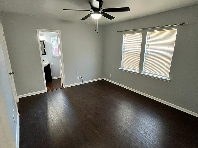 1143 Wilbur St — Photo 10