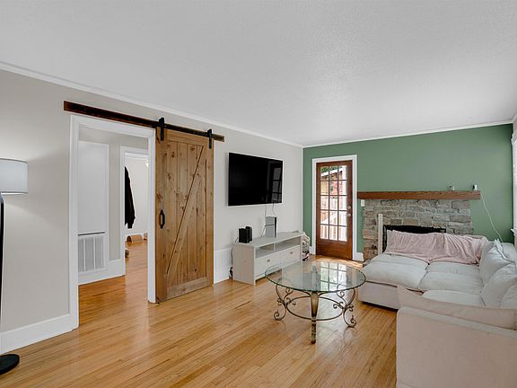 4th image of 1622 Edgehill Rd