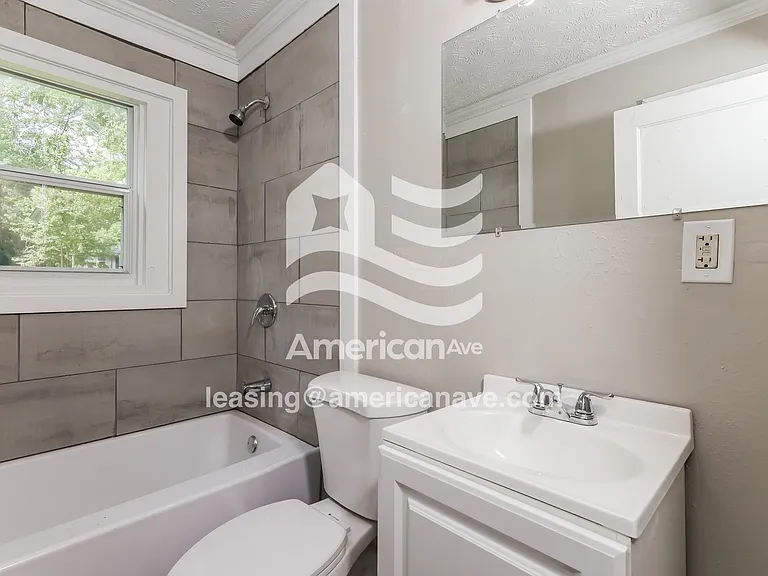 1907784_011_main_bathroom_13873726.jpg