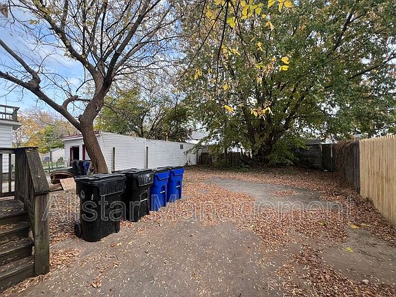 2nd image of 3043 W 116th St #Up