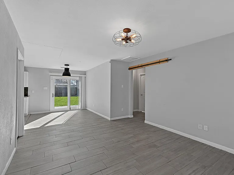 6705 Sherwood Dr — Photo 4