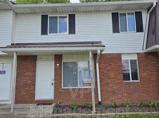 15 Park Crest Ct, Eldridge, IA 52748