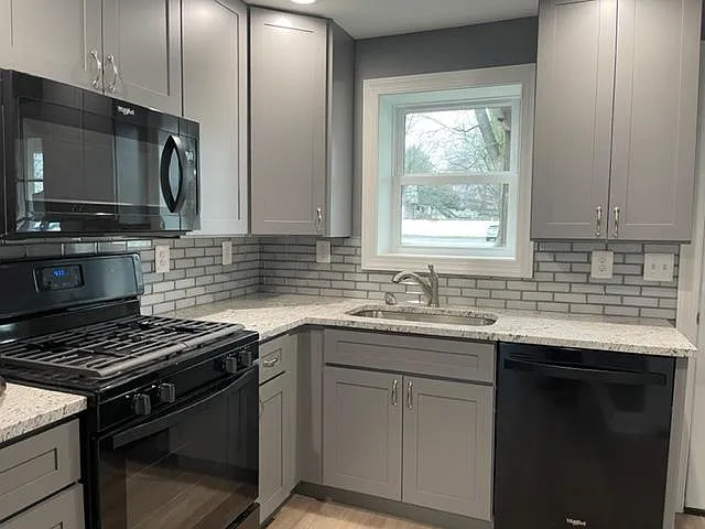 240 E Green St — Photo 5